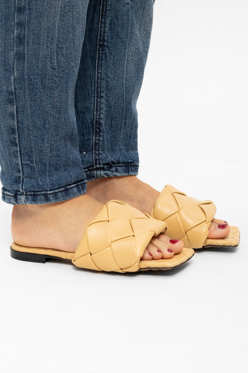 Lido Flat Sandals in Intrecciato Leather